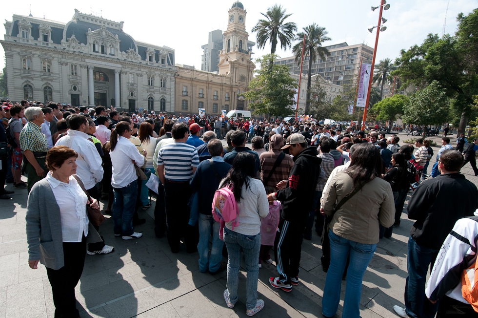 Street Performers Incomprensible to non-Spanish Speakers   Plaza de Armas, Santiago, Chile